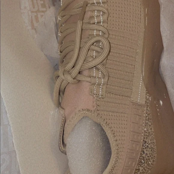 Size 9, Steve Madden maximum blush shoes. Never worn! - Picture 2 of 3